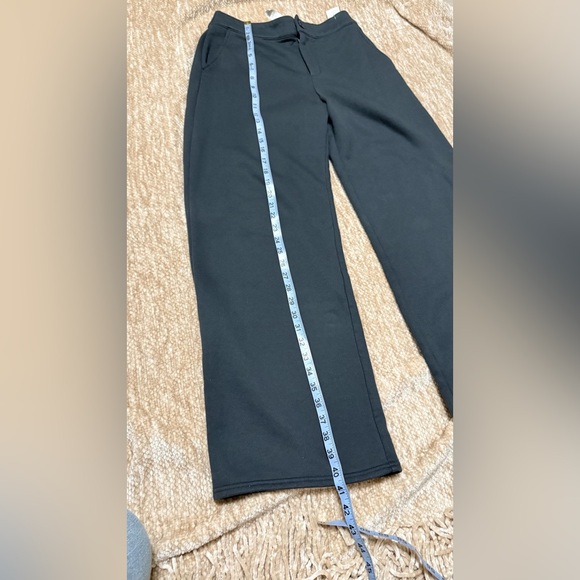 ALO Yoga Women’s gray Wide-Leg Sweatpants - Picture 7 of 13